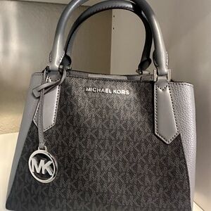 Michael Kors Mercer Logo Crossbody – Grey/Black